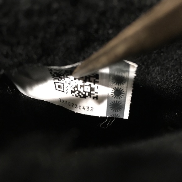 UGG Carter Boots -Water Resistant Black Suede -US 7 -NEW - Picture 7 of 9